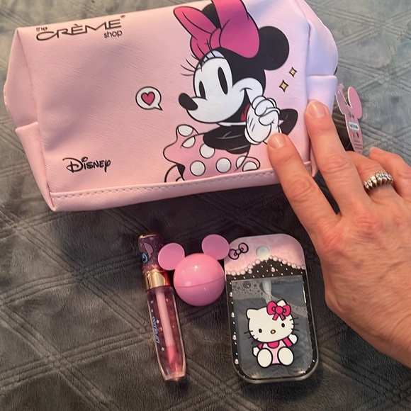 4 piece Disney Cosmetic Set - Picture 8 of 8